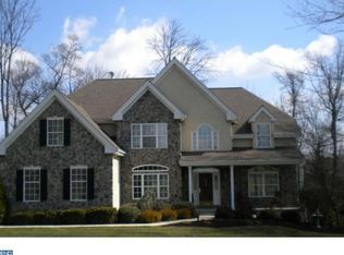 2 Edgewood Dr, Avondale, PA 19311