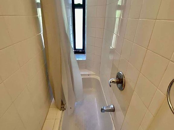 4th image of 244 E 79th St #2
