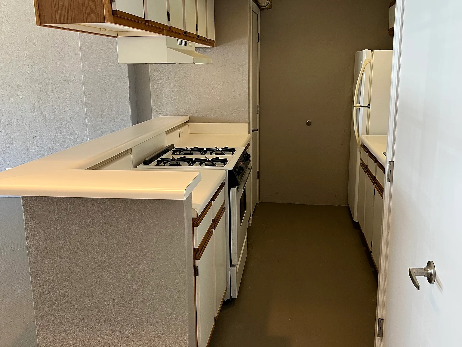 Studio, 1000 sqft, $1,450 — Photo 3