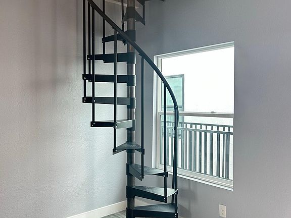5th image of 845 E 6th St APT 21