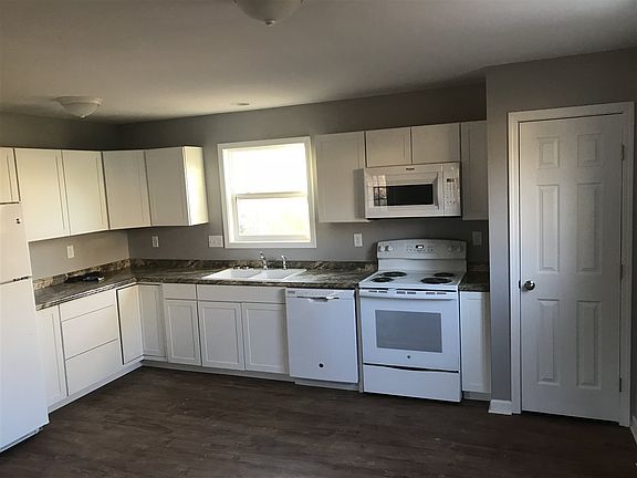 2nd image of 315 Oakwood Dr