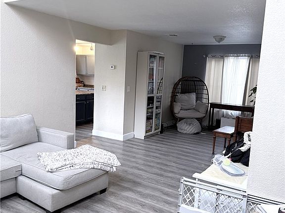 4th image of 425 Cherry Meadows Ct