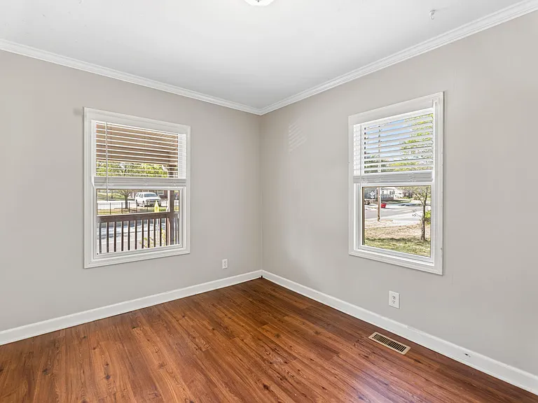102 E Academy Ave — Photo 20