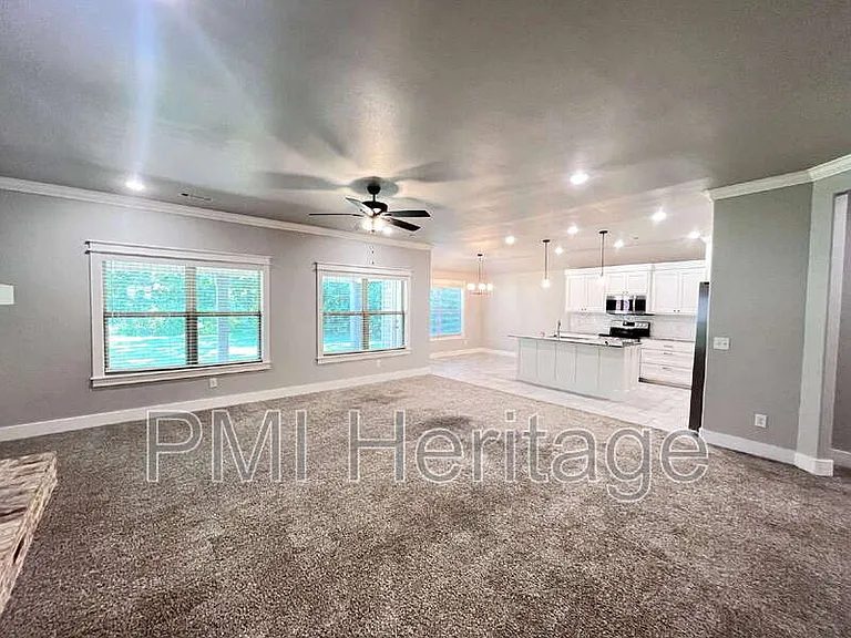 24 Bonhill Ln — Photo 3
