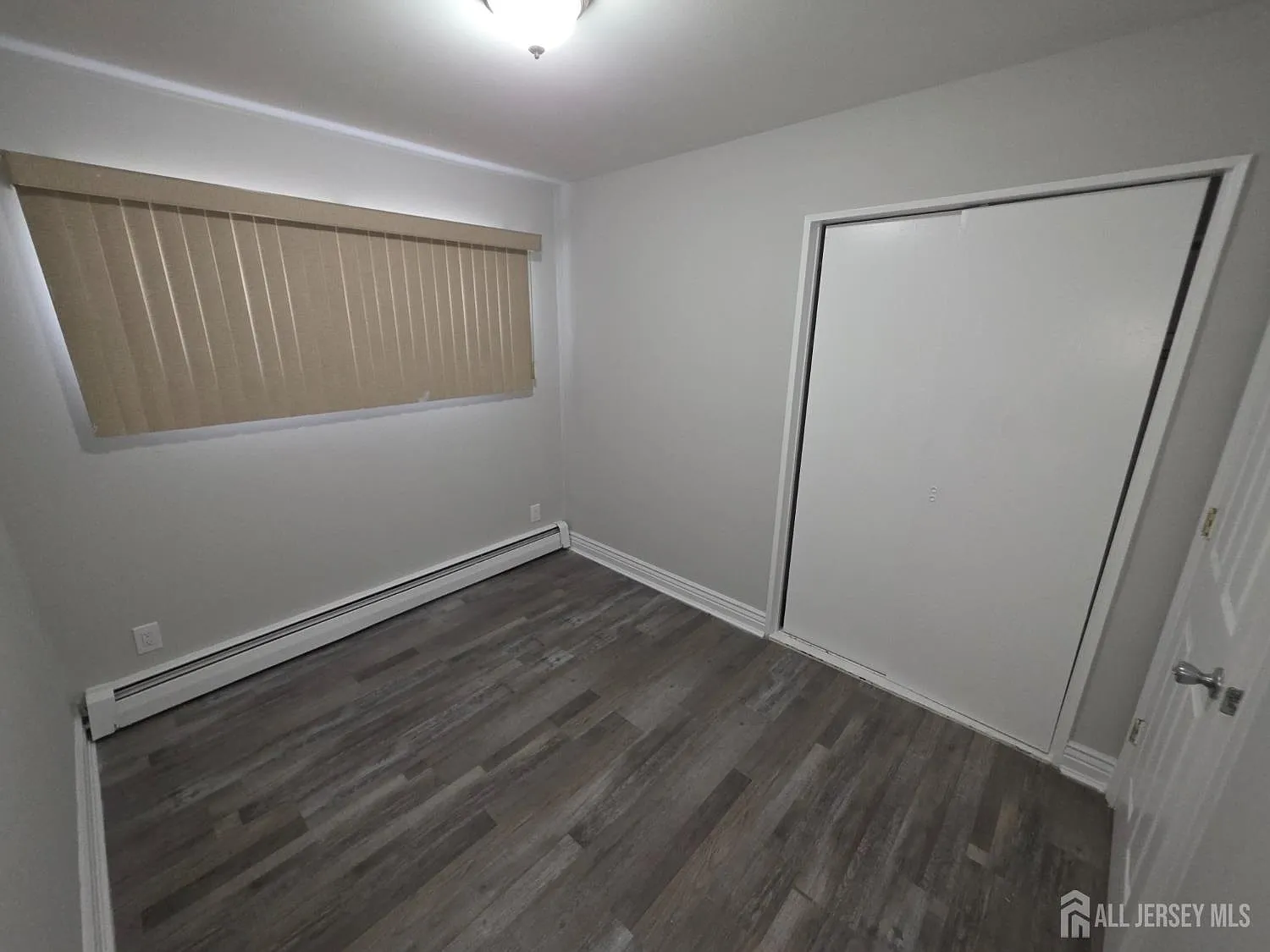 3 bed, 1.0 bath, 1008 sqft, $3,200 — Photo 4