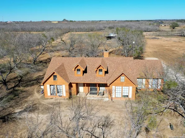 200 Meadowview, Lytle, TX 78052