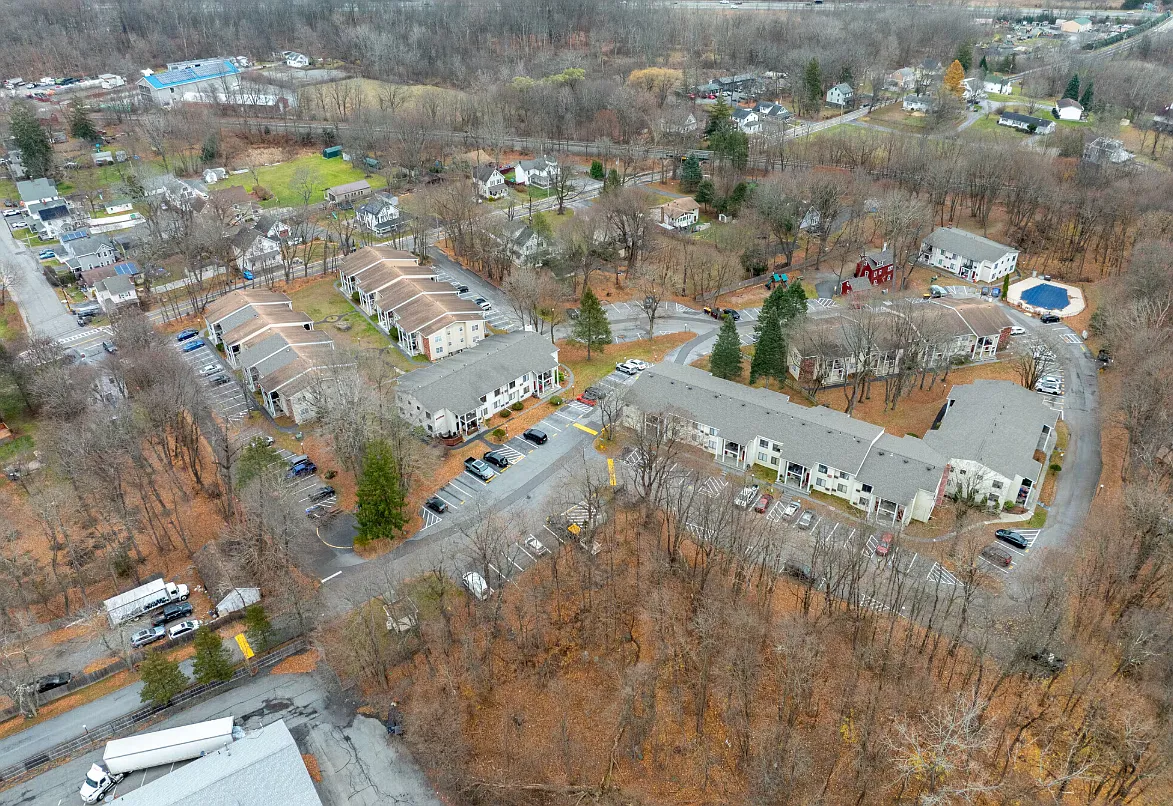 Woodbury Gardens — Photo 4