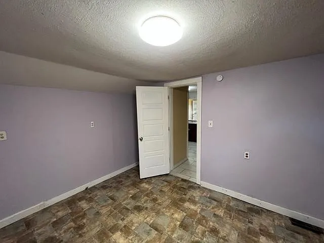 204 Seneca St — Photo 4
