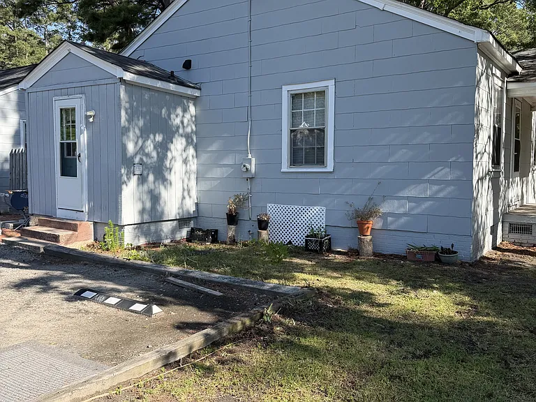 3885 McWhorter St — Photo 2