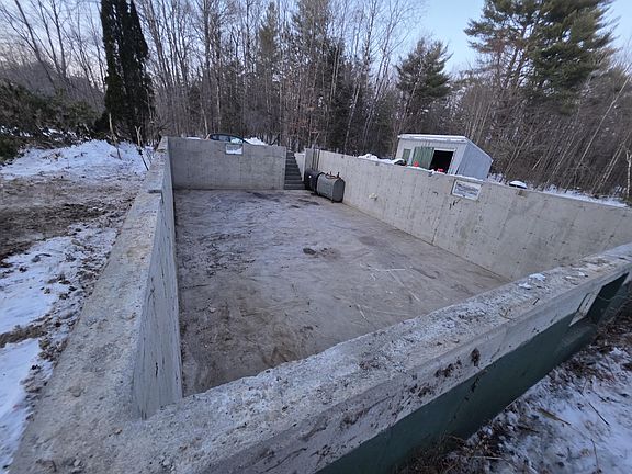 2nd image of 1075 Hill Road