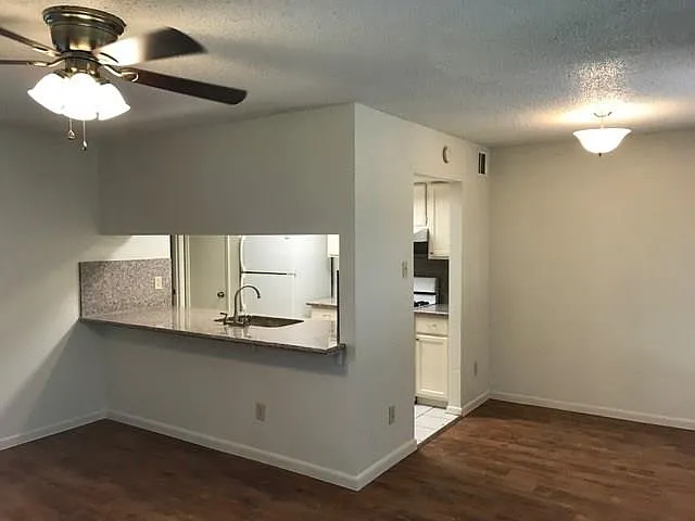 2 bed, 1.5 bath, 2188 sqft, $1,700 — Photo 4