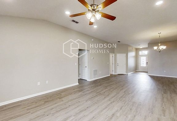 5th image of 15932 Bainebridge Dr