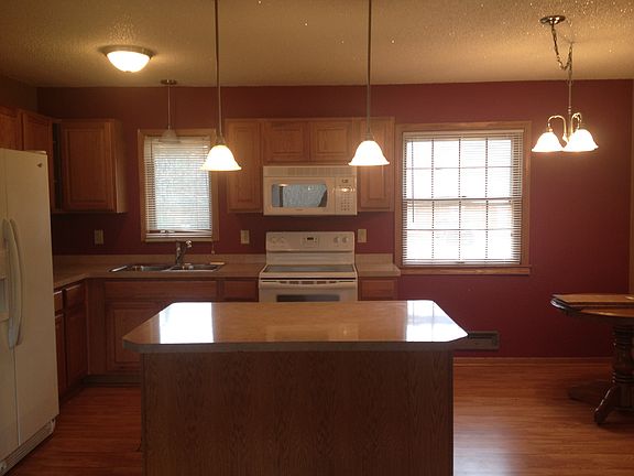 3rd image of 401 Sand Creek Dr NW