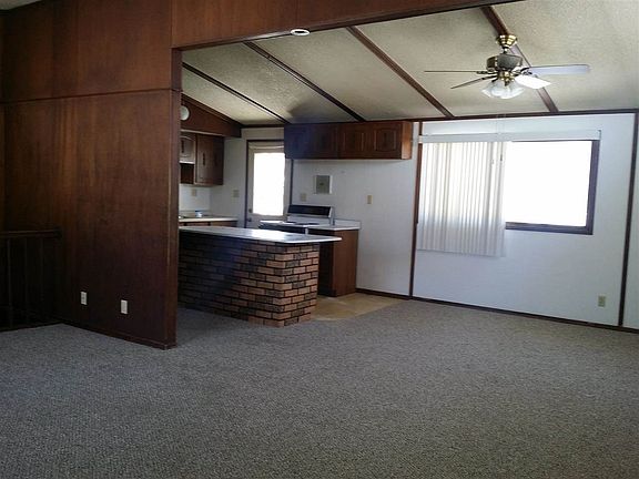 5th image of 803 Benton St