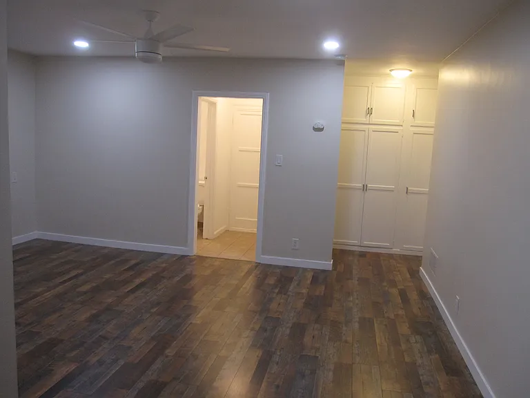 637 S Dunsmuir Ave #8 — Photo 5