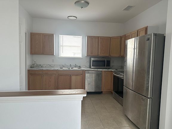 3rd image of 2669 Jonquil St