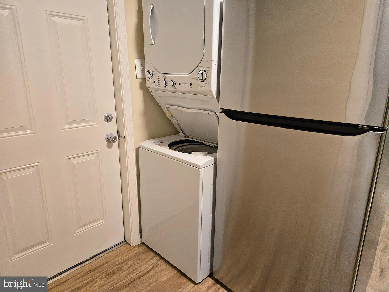 2 bed, 2.0 bath, 910 sqft, $1,575 — Photo 4