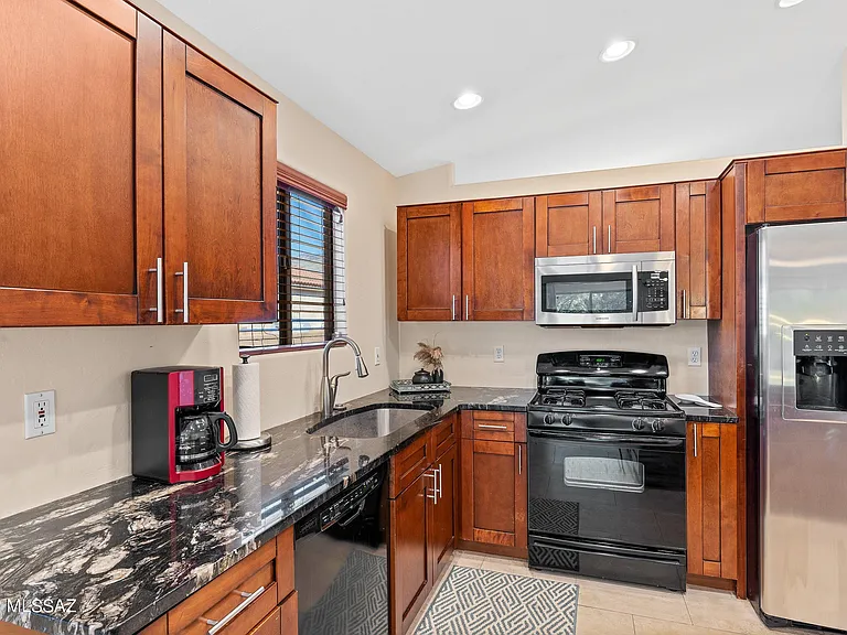 4906 N Sabino Gulch Ct — Photo 10