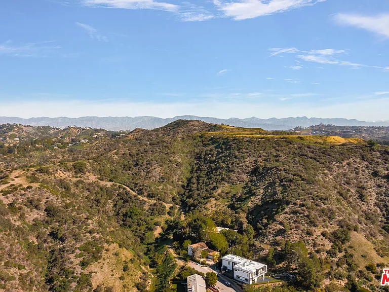 1758 Clear View Dr — Photo 32