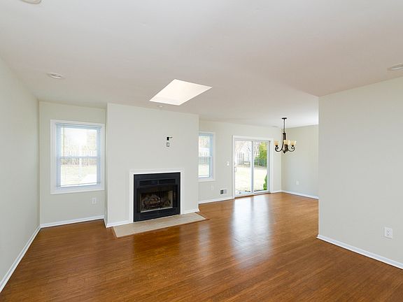 3rd image of 64 Oak Knoll Dr