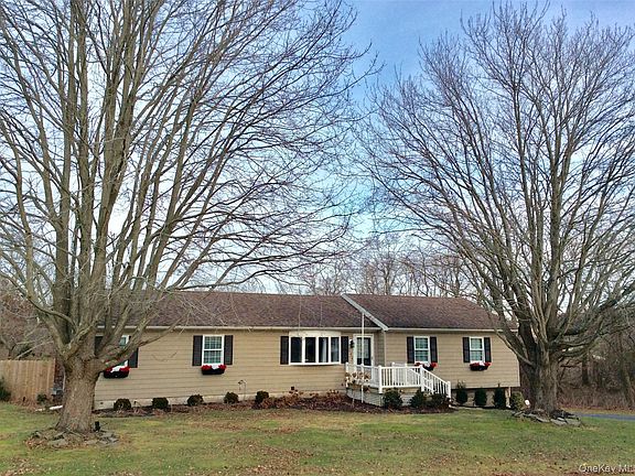 2nd image of 144 Manor Ln