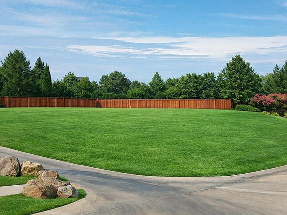 2nd image of 812 Sir Galahad Ln