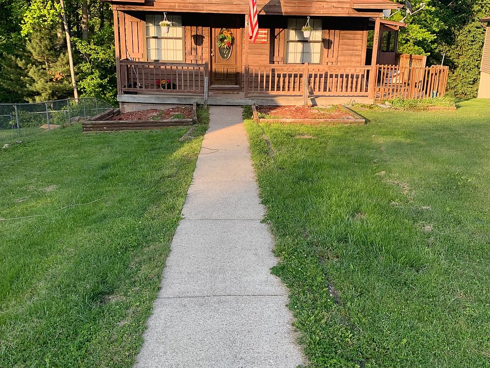 1st image of 127 Dogwood Ct