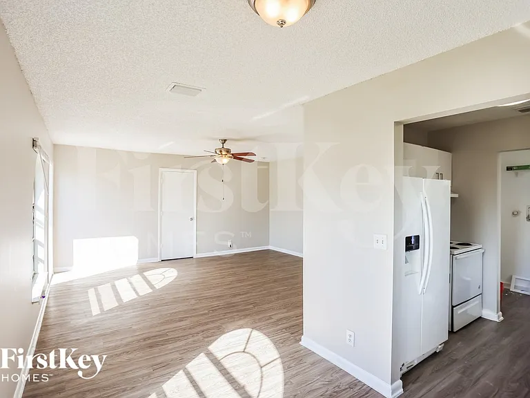 1301 NW 2nd St — Photo 6