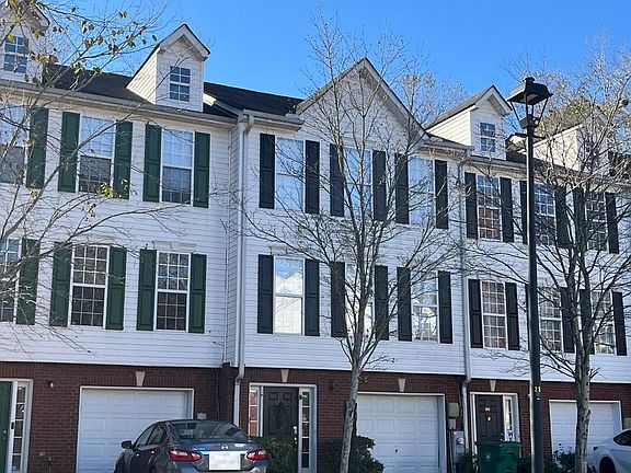 3rd image of 5693 Strathmoor Manor Cir