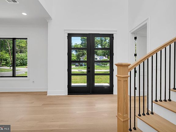 3rd image of 32 Gulick Rd