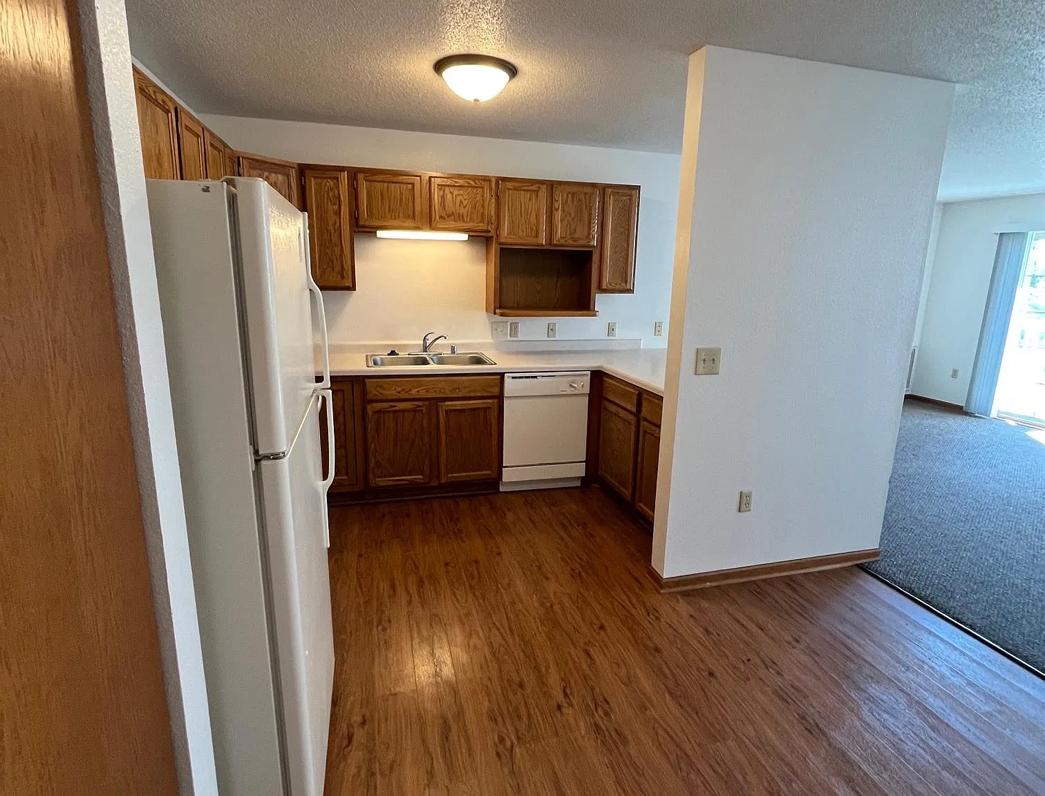 2 bed, 950 sqft, $1,215 — Photo 2