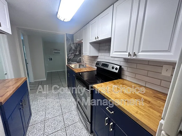 613 1st Ave NE #B — Photo 3