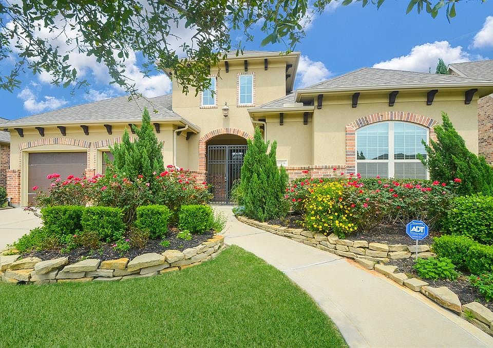 Do we have a treat for you?! barely lived in and move in ready, Aliana subdivision is proud to present this water front home for sale! Hurry, it won't last.