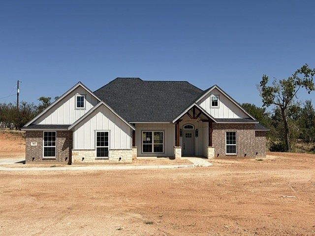 1st image of 882 Eagles Way