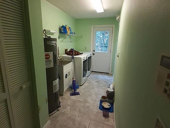 4th image of 245 Hemlock Dr