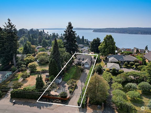 5th image of 3650 Tahoma Place W