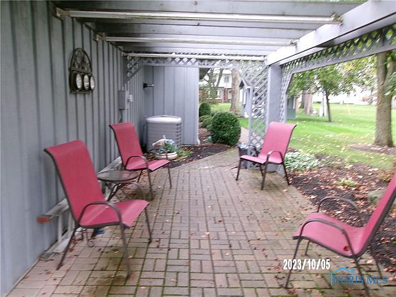 3rd image of 561 West Ave