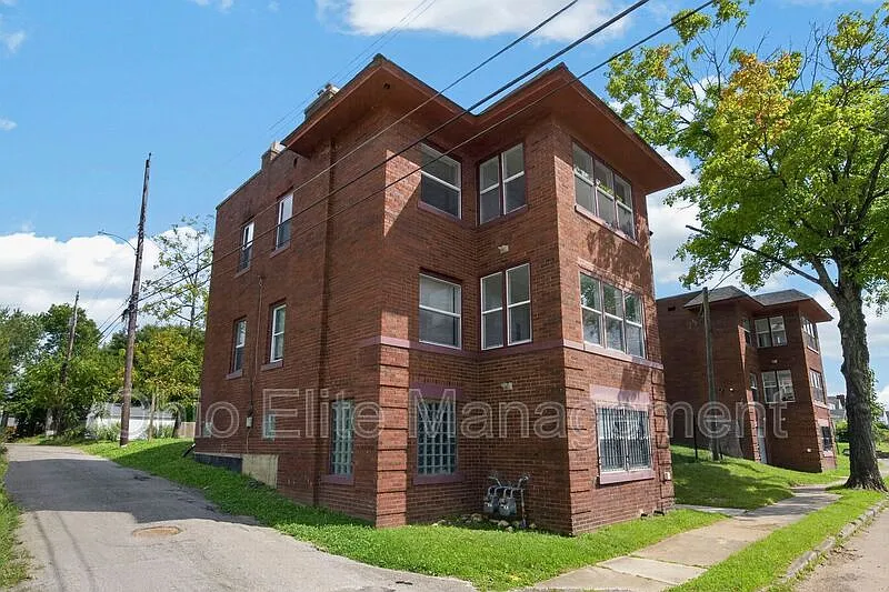 1 bed, 1.0 bath, $1,050 — Photo 4
