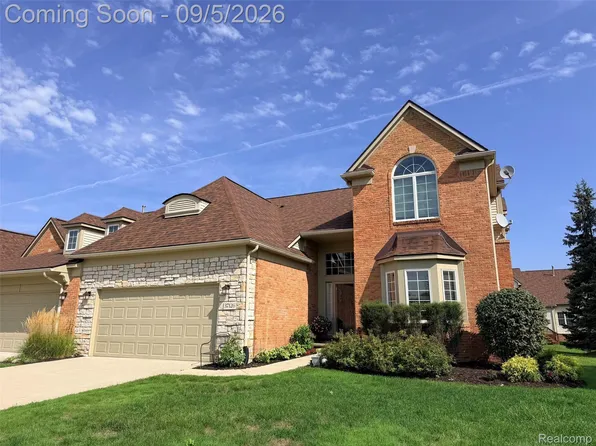 37126 Southwind Ct, Farmington, MI 48331
