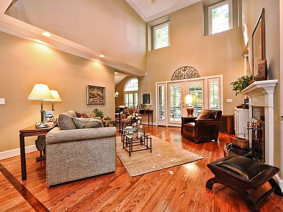 4th image of 245 Bentley Oaks Ln