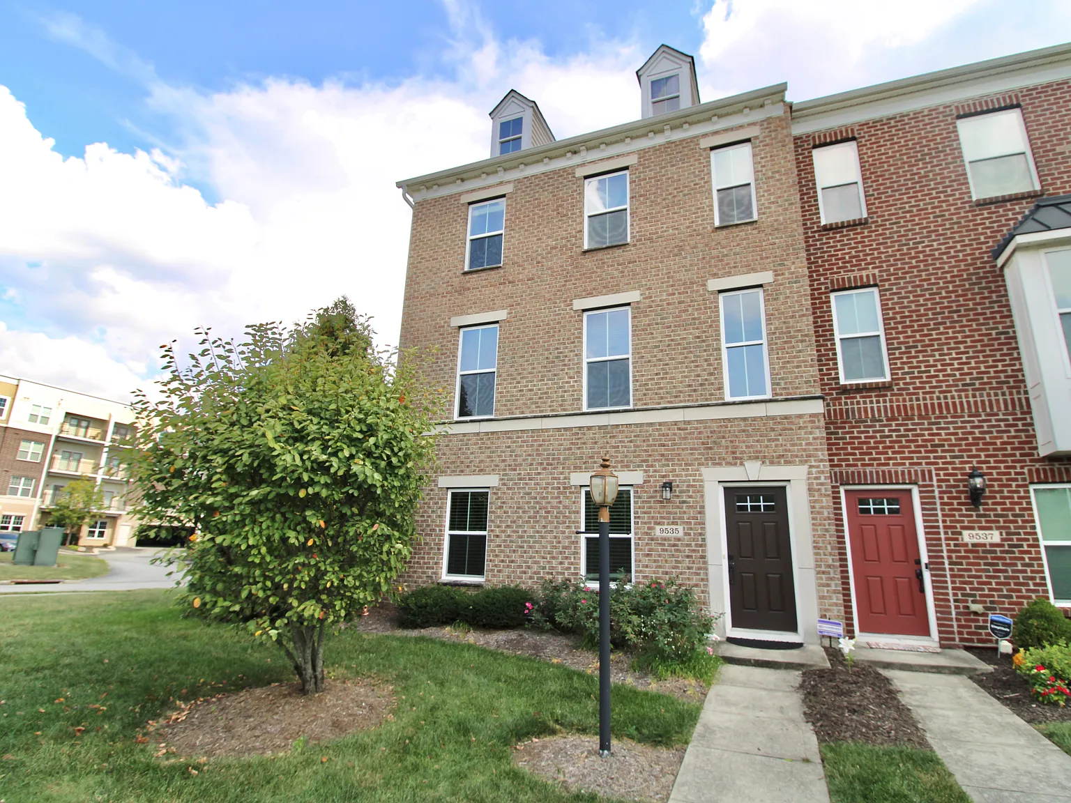 3 bed, 2112 sqft, $3,100 — Photo 1