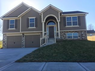 729 E 13th Ter, Kearney, MO 64060