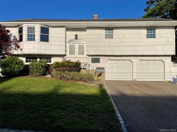 1657 Fairfax Avenue, West Islip, NY 11795