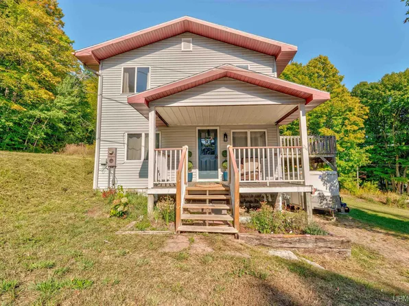 214 Hickory St, Munising, MI 49862