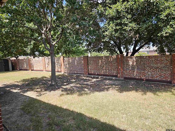 2nd image of 1326 Luverne Dr