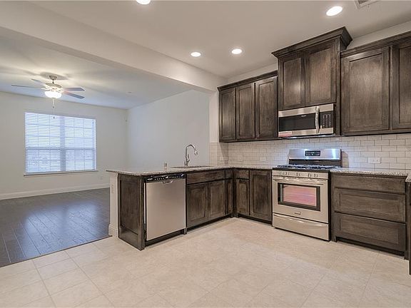 4th image of 3708 Lantern Ln