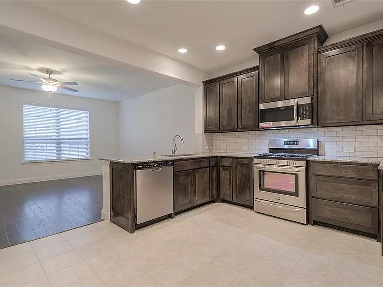3708 Lantern Ln — Photo 4