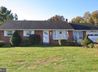 212 New Haven Dr, Lititz, PA 17543