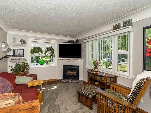 2nd image of 1522 N Basswood Ave