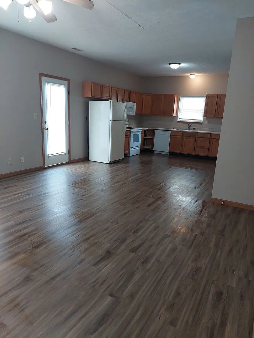 3280 Hopkins — Photo 3